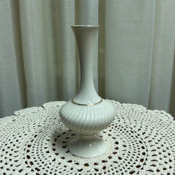 Lennox vases. - Picture 8 of 13